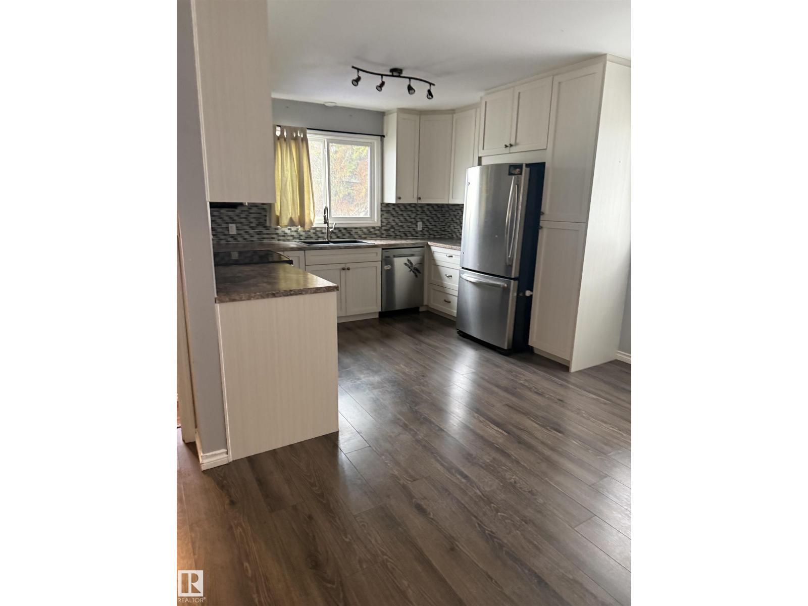 5307 48 ST - Image 3