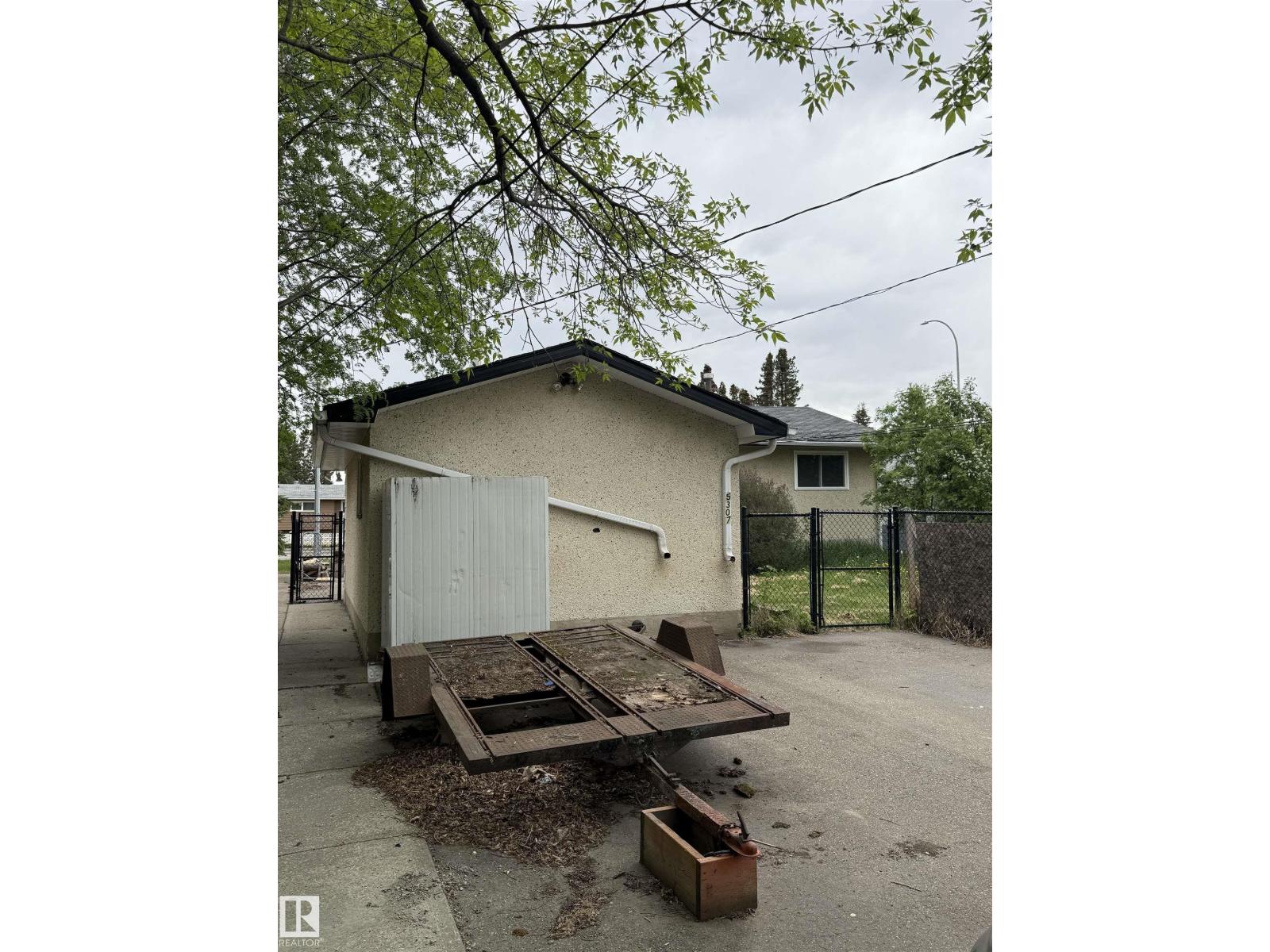 5307 48 ST - 4