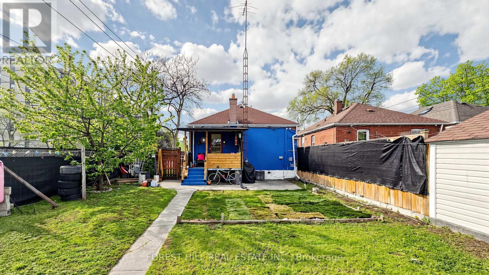 2 ELLINS AVENUE - 4