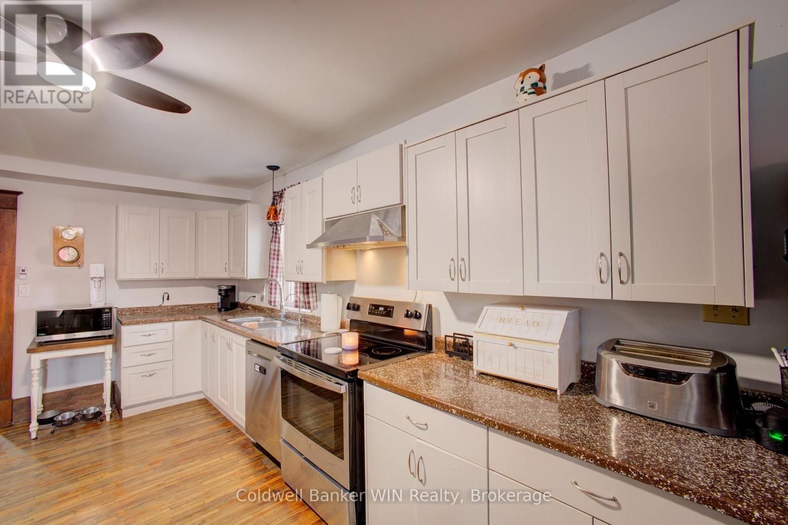 17 ARTHUR STREET E - 12