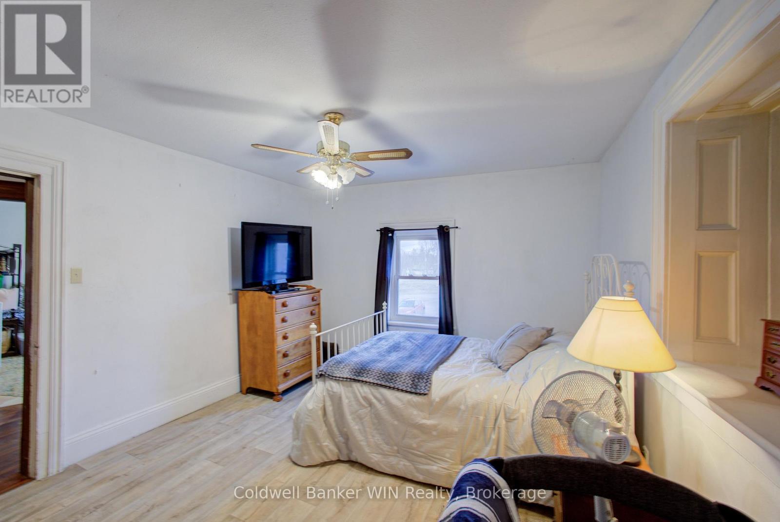 17 ARTHUR STREET E - 22