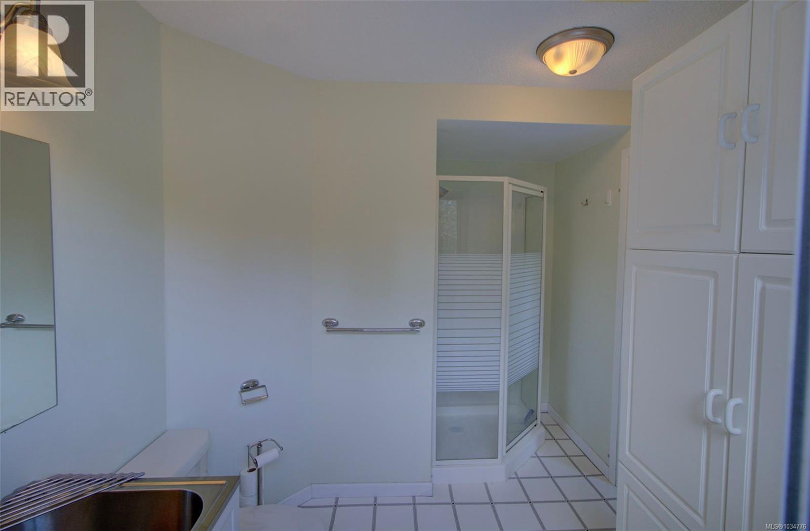 414 Donner Dr - 24