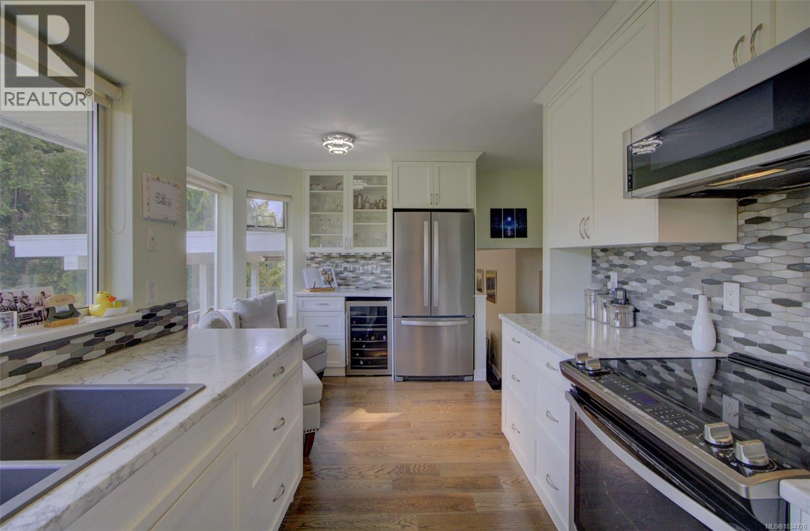 414 Donner Dr - Image 2