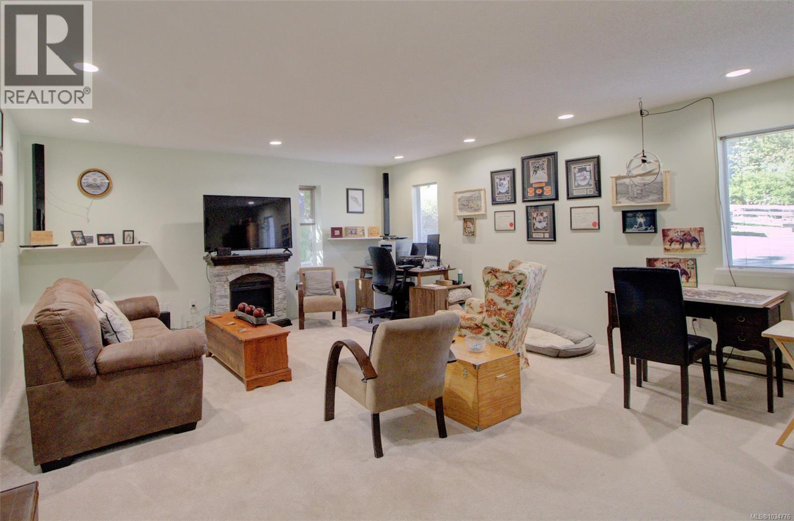 414 Donner Dr - 10