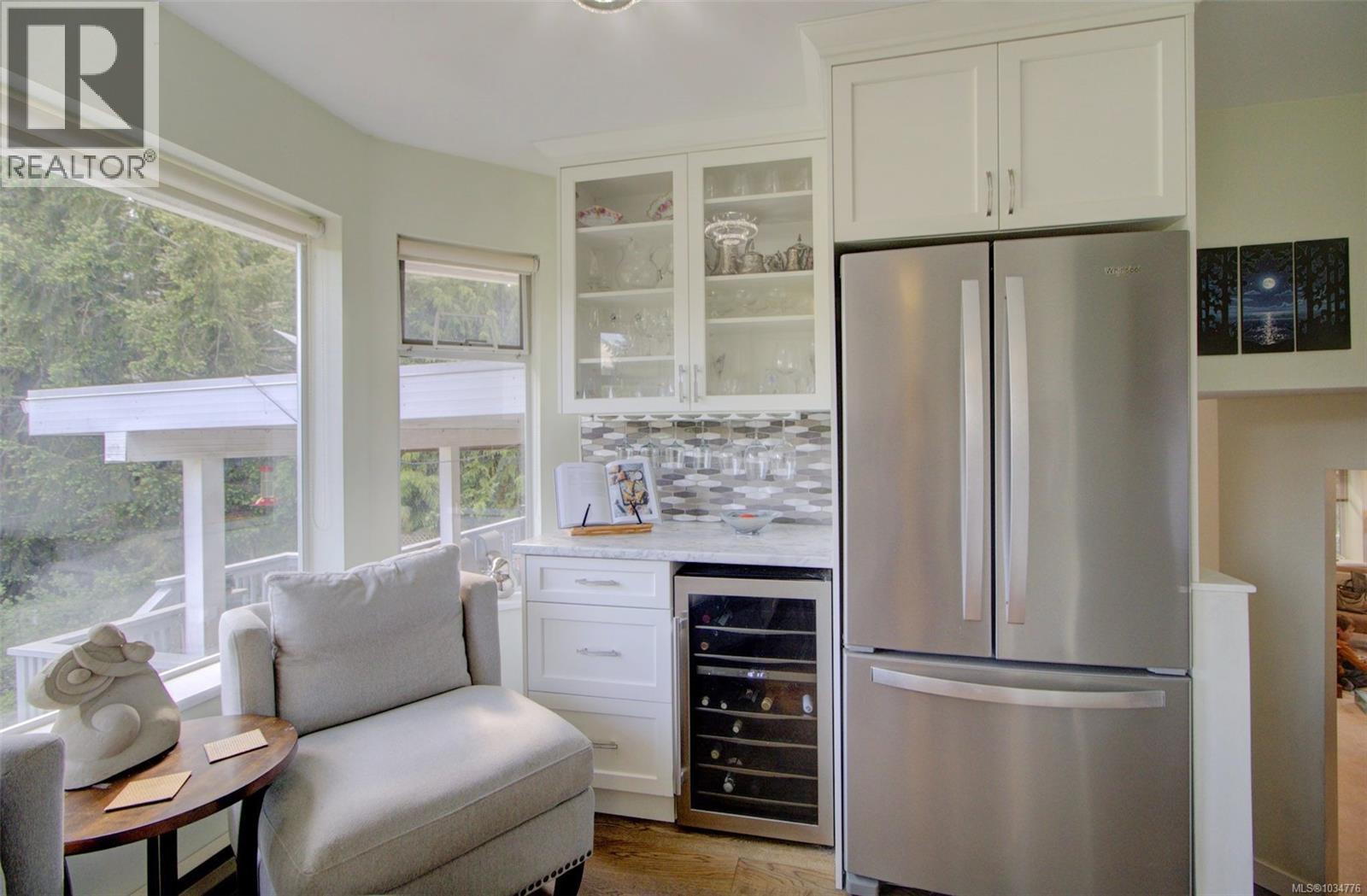 414 Donner Dr - 6