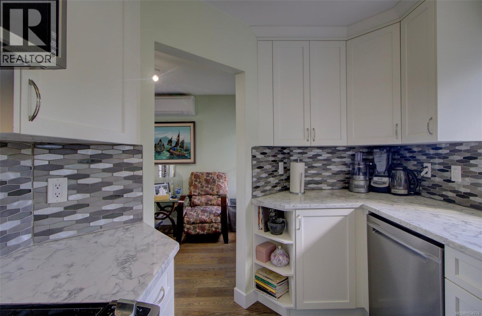 414 Donner Dr - 4