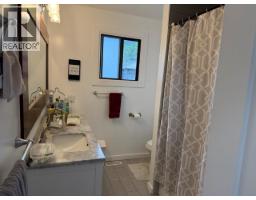 Laundry room - 647 Clifton Road, Kelowna, BC V1V1A7 Photo 17