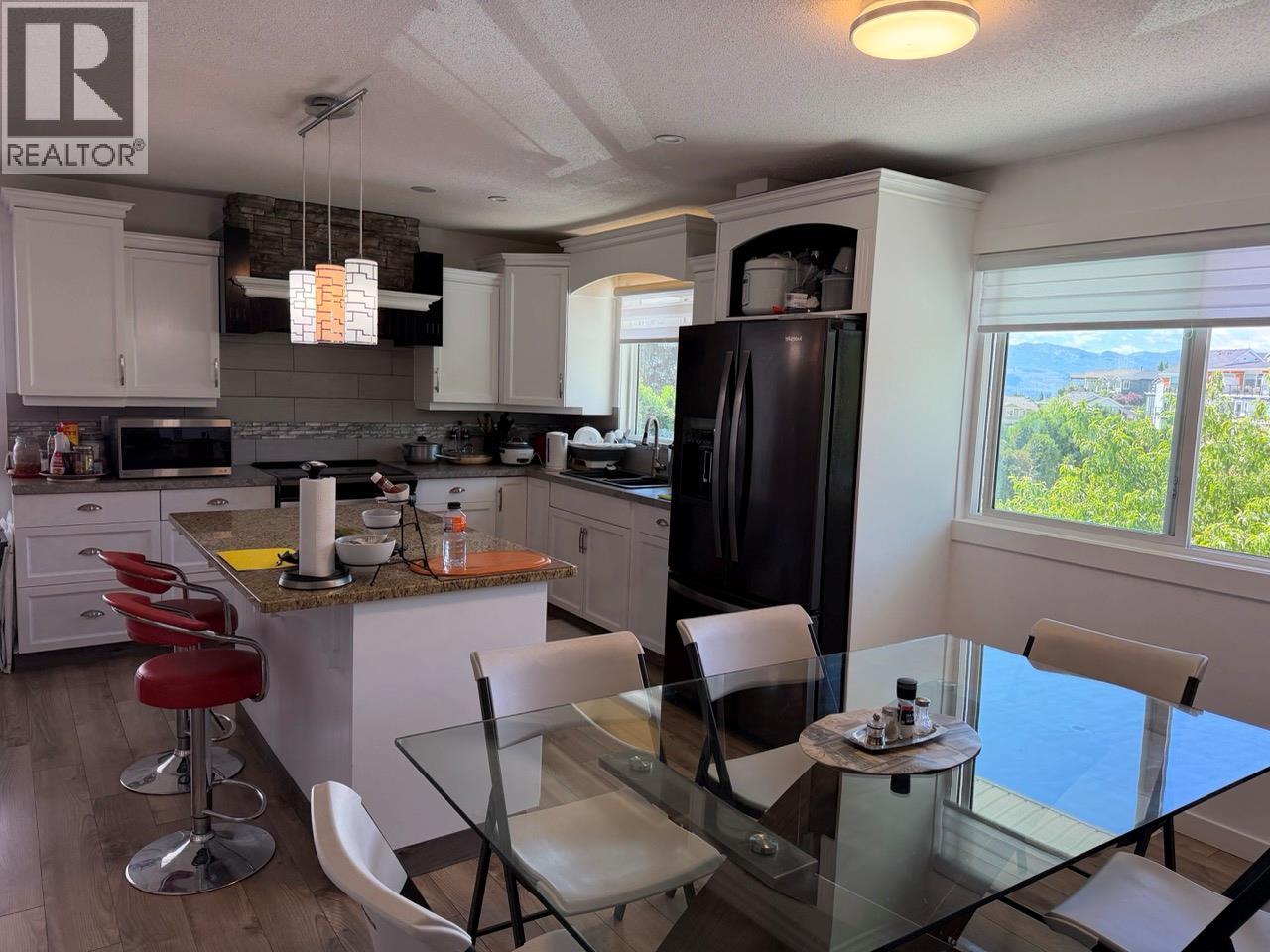 647 Clifton Road - 5
