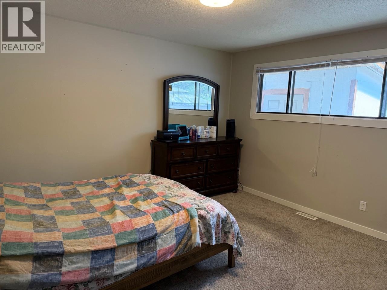 647 Clifton Road - 10
