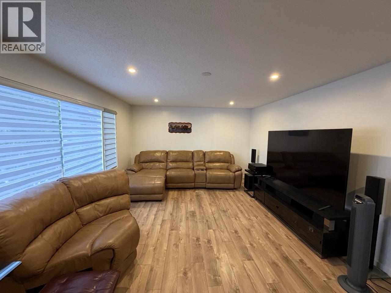 647 Clifton Road - 17