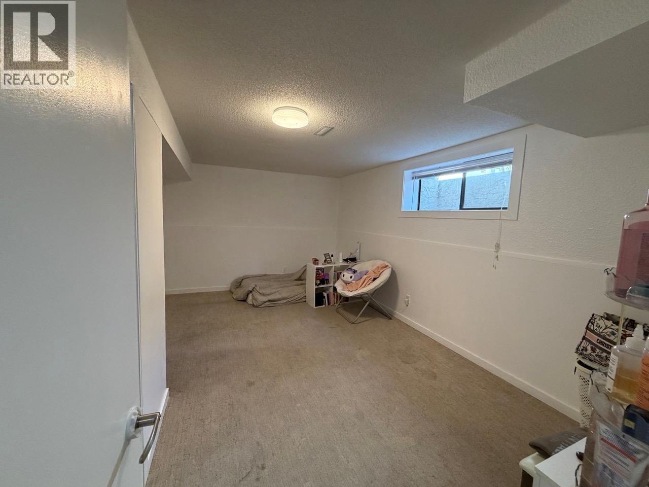 647 Clifton Road - 35