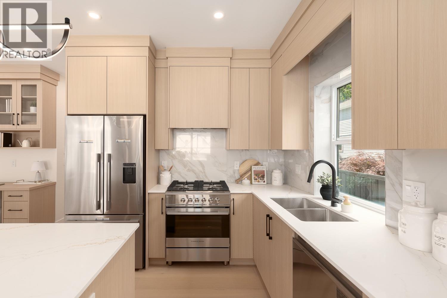 4 3635 TURNER STREET, Vancouver
