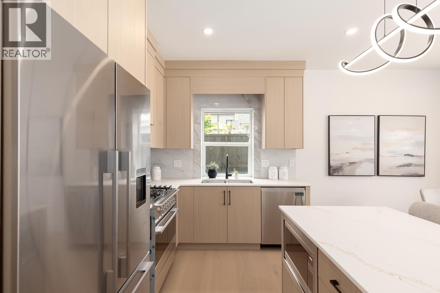 4 3635 TURNER STREET, Vancouver