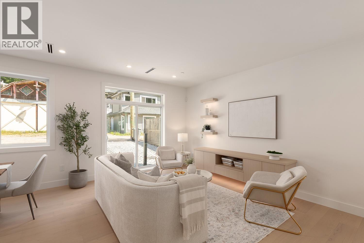 4 3635 TURNER STREET, Vancouver