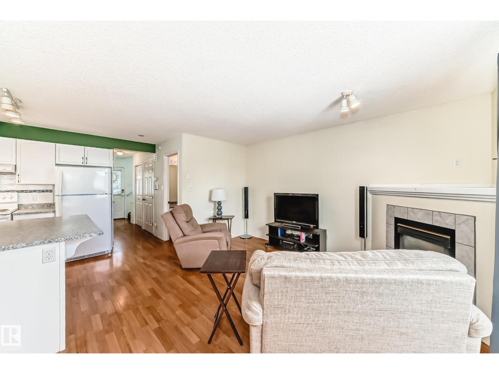 9147 165 AV NW - 17