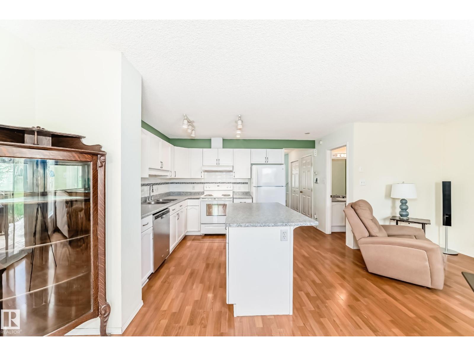 9147 165 AV NW - 7