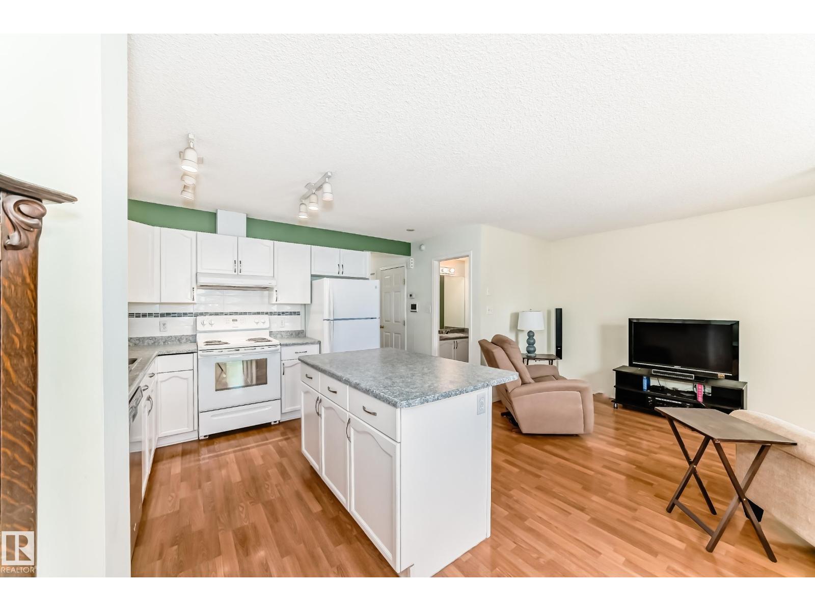 9147 165 AV NW - 8