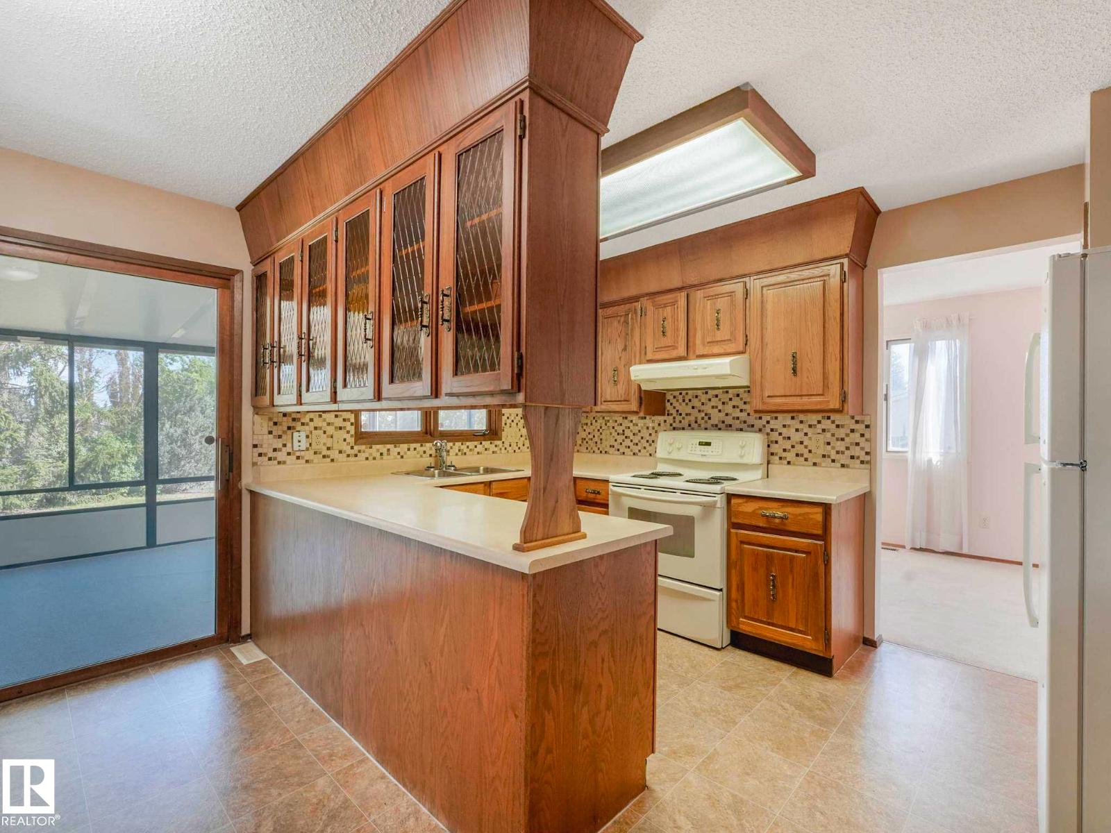 18514 86A AV NW - 11