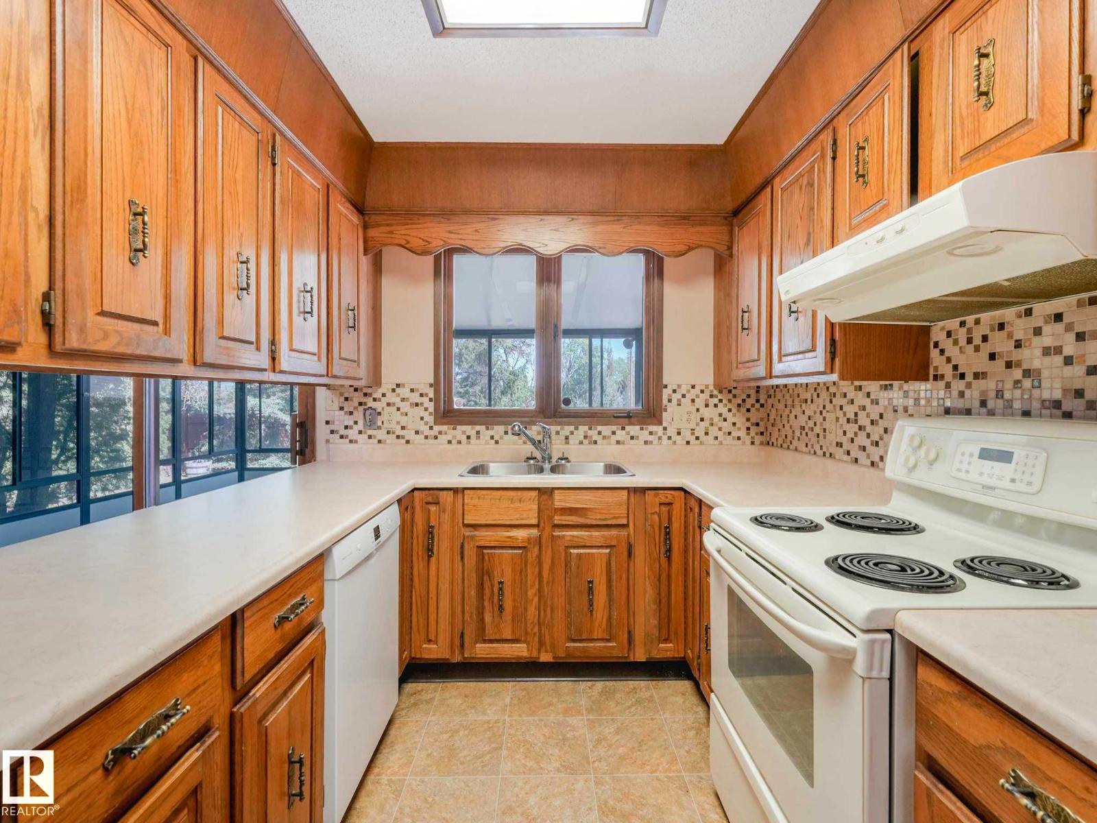 18514 86A AV NW - 12
