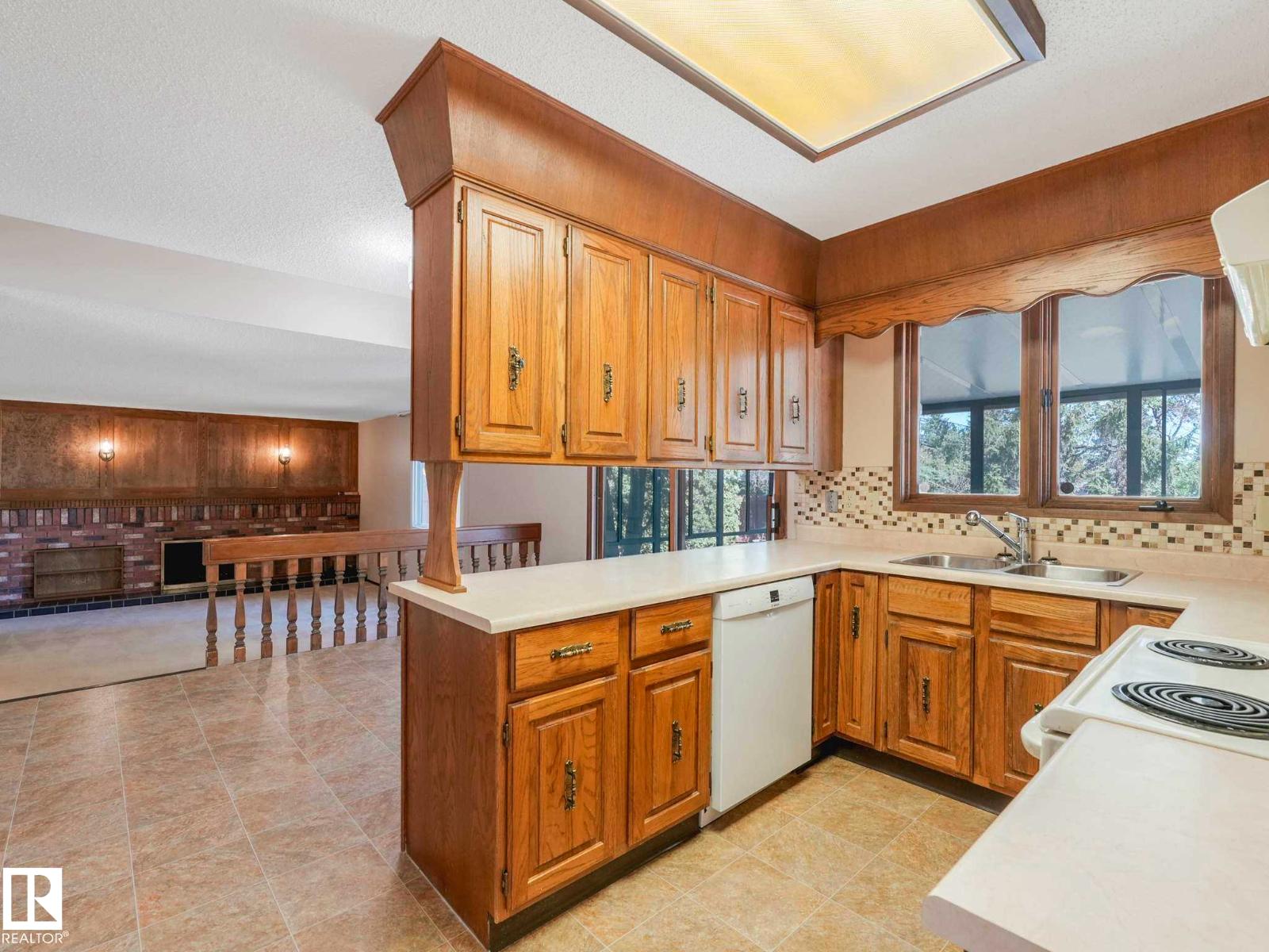 18514 86A AV NW - 14