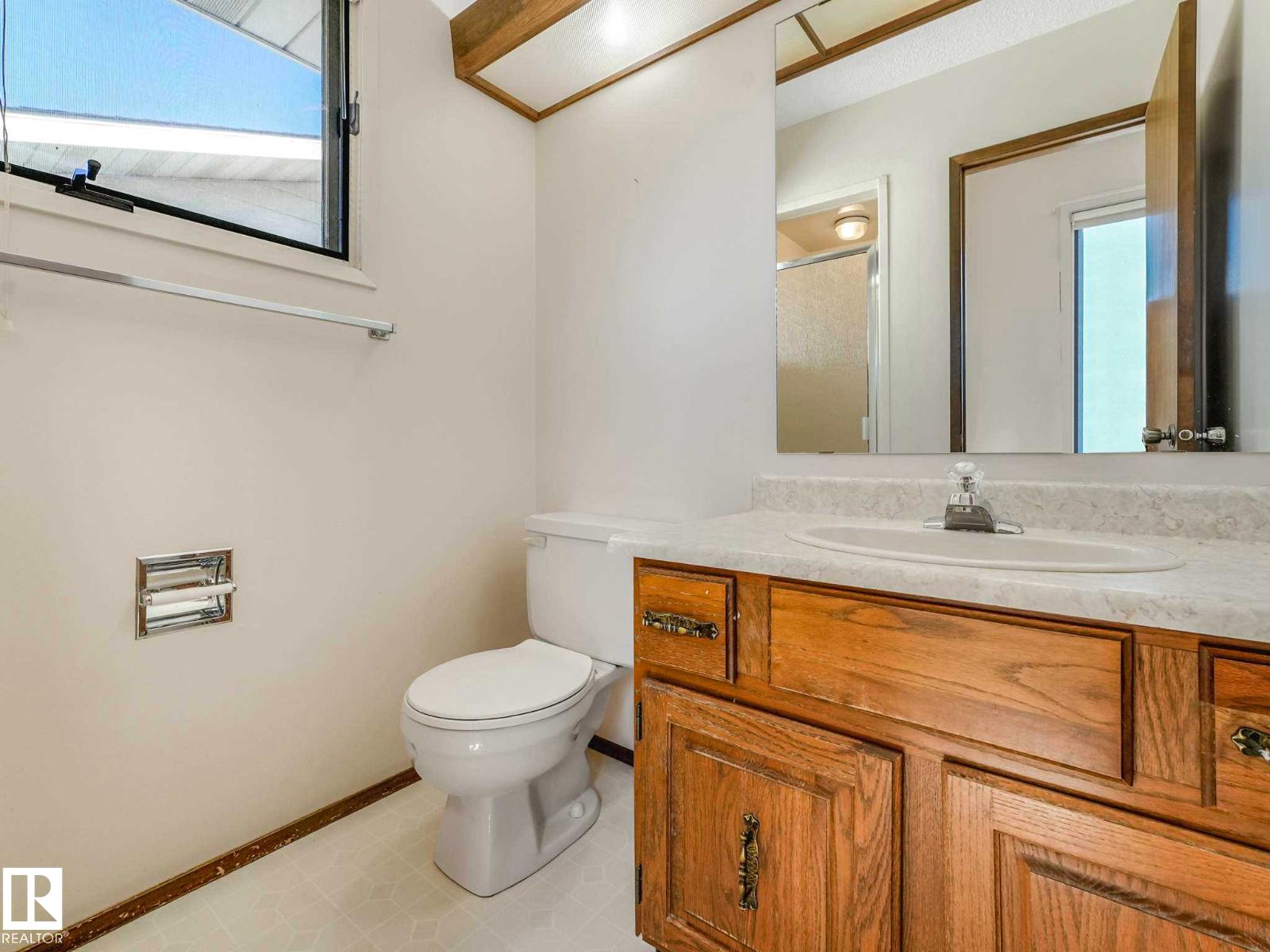 18514 86A AV NW - 44