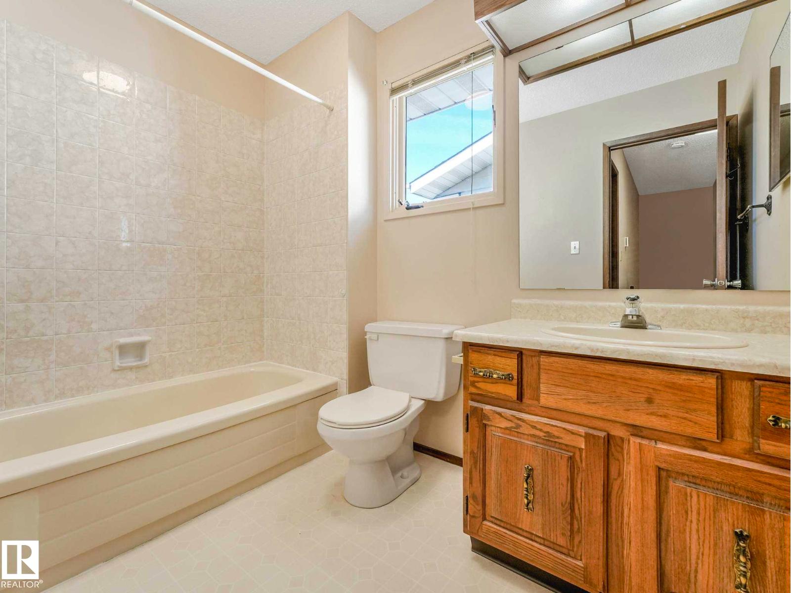 18514 86A AV NW - 46
