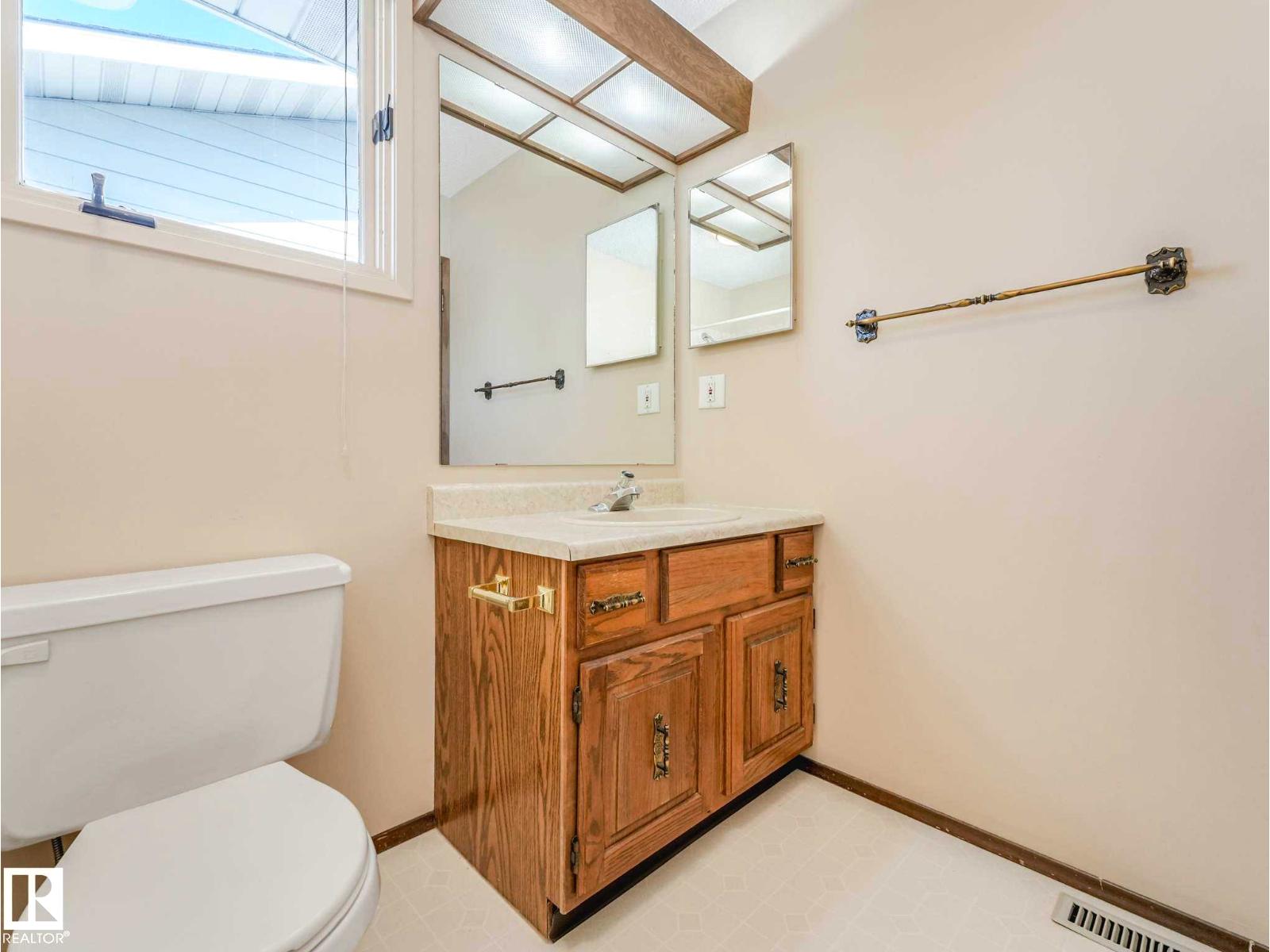 18514 86A AV NW - 48