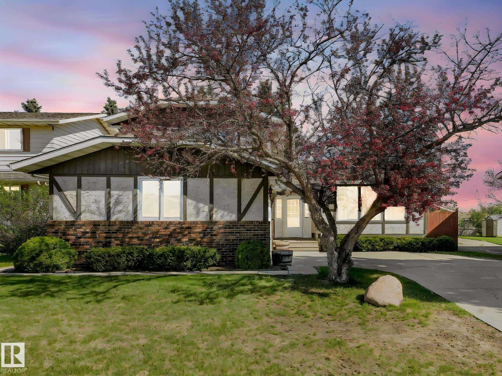 18514 86A AV NW - 51