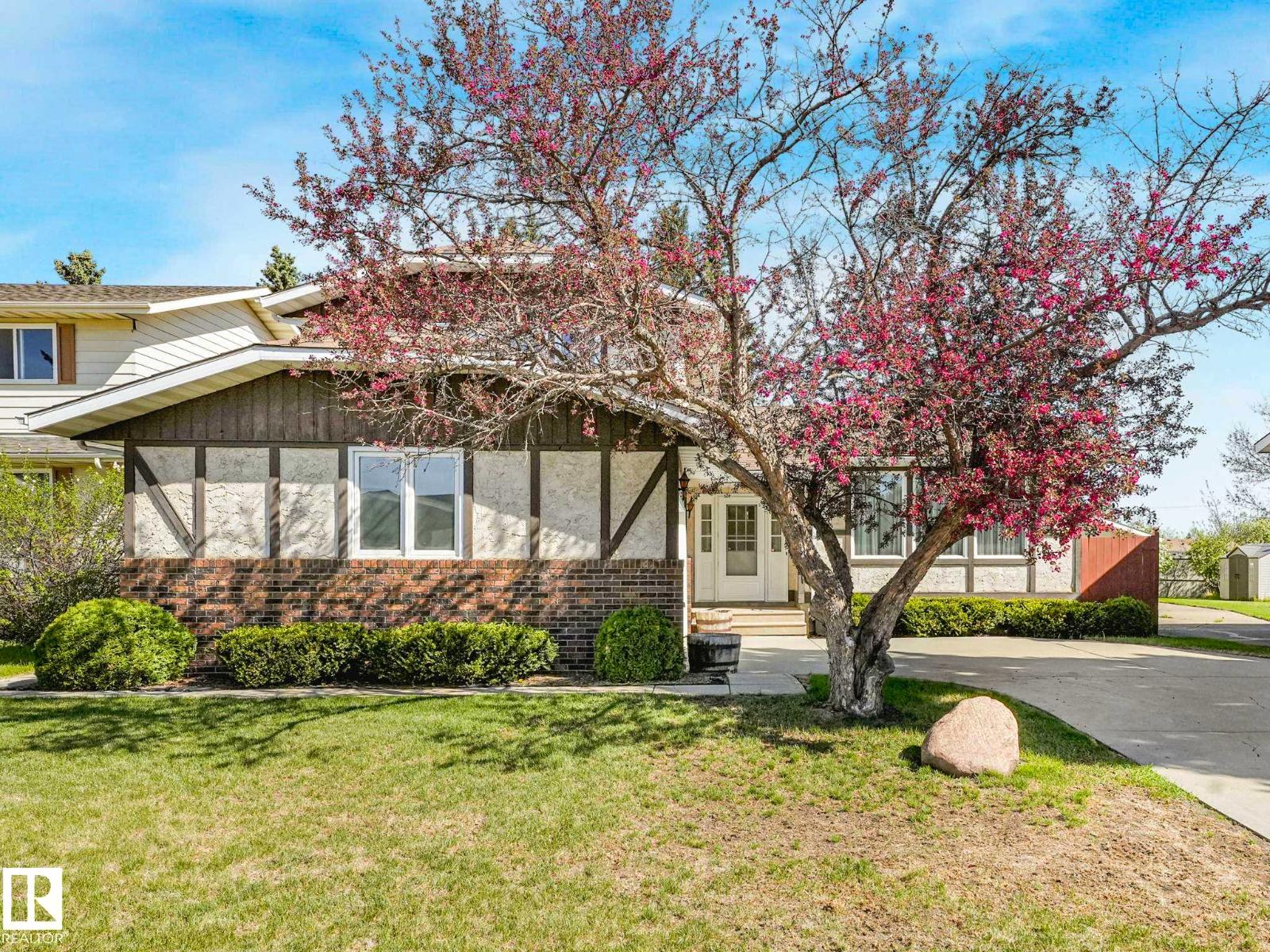 18514 86A AV NW - 52