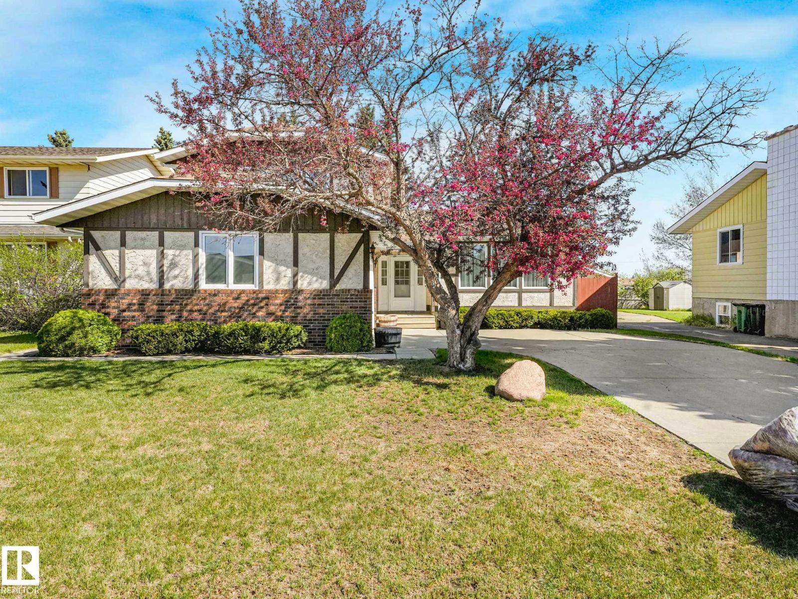 18514 86A AV NW - 53