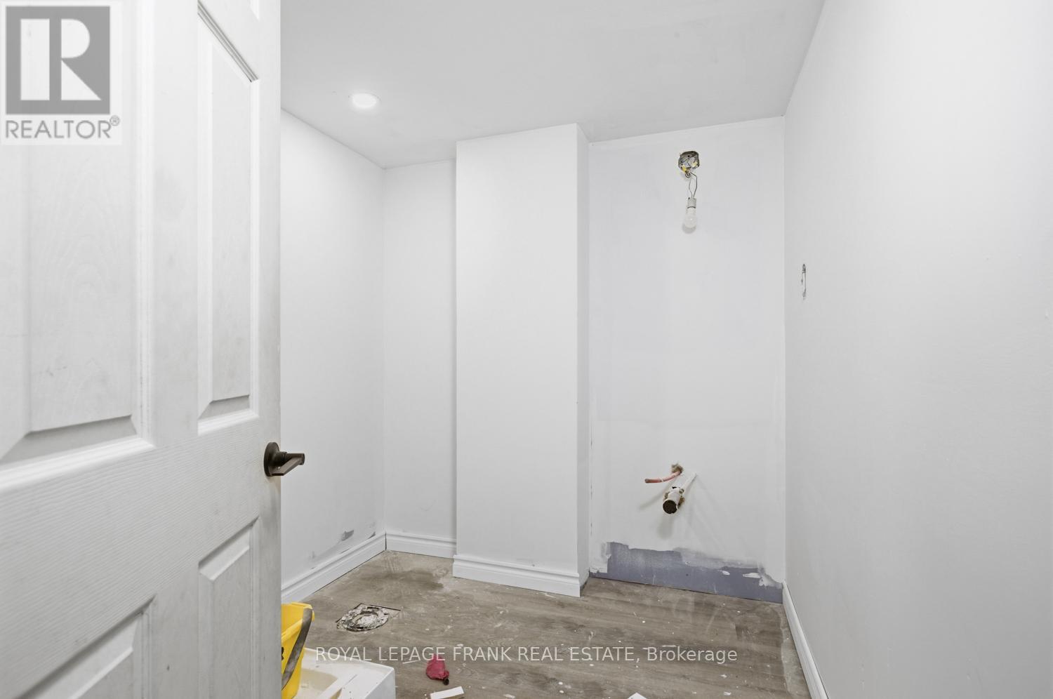 144 BRUCE CAMERON DRIVE - 38
