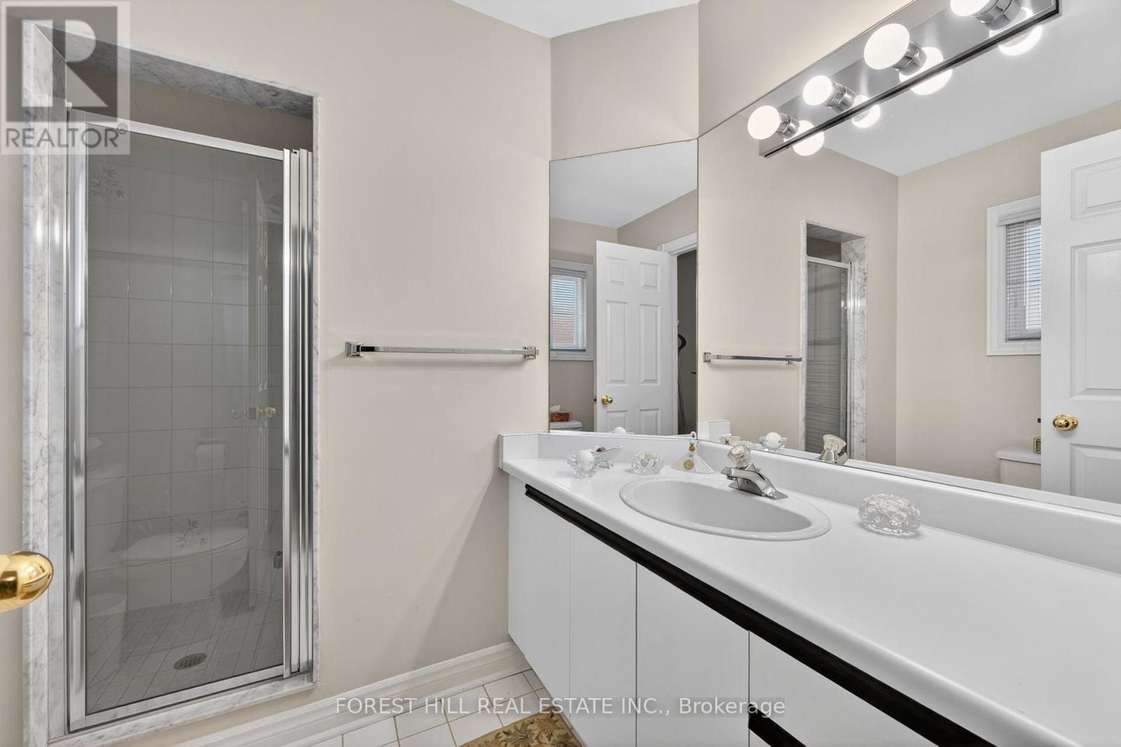 15 PALMERSTON DRIVE - 32