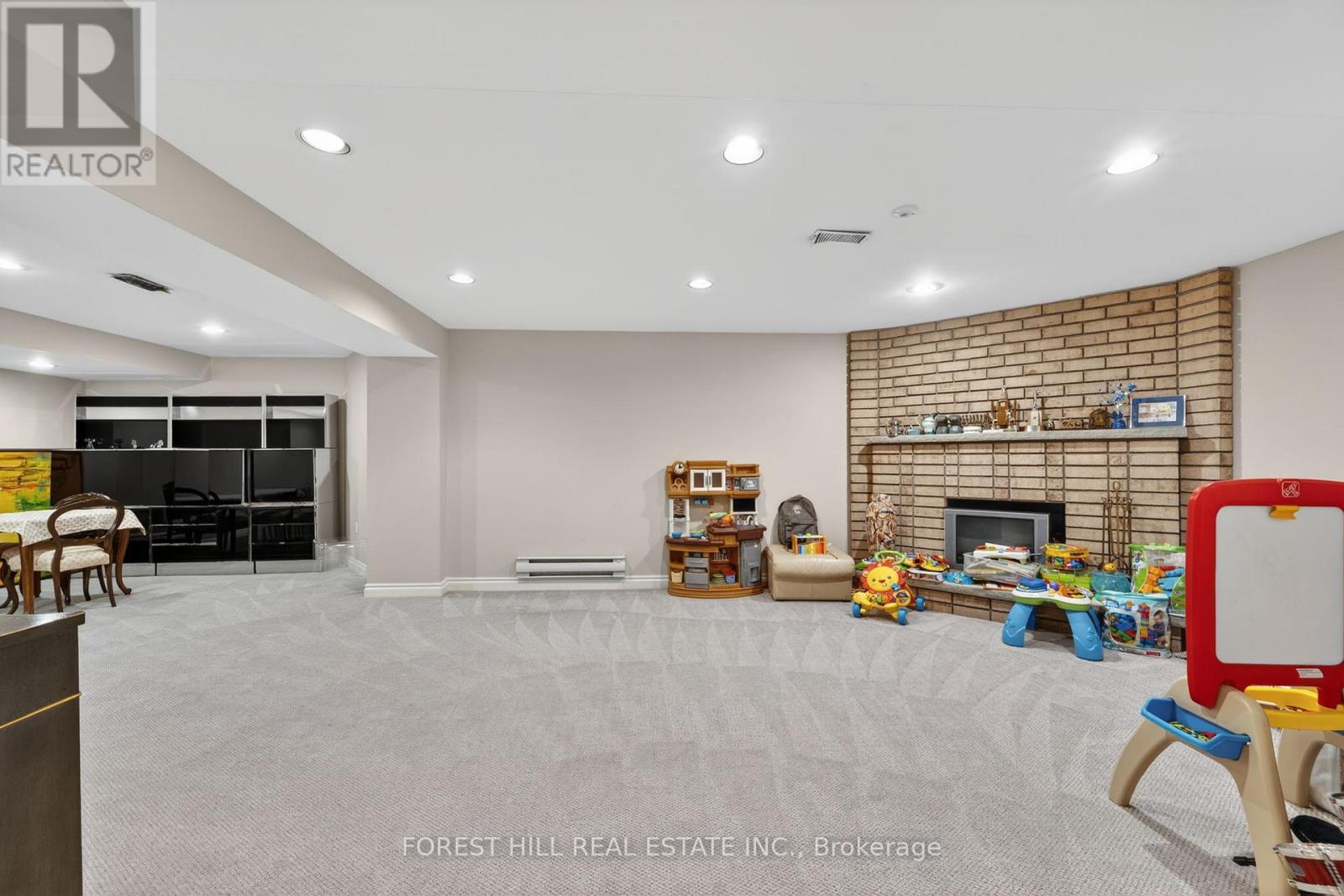 15 PALMERSTON DRIVE - 42