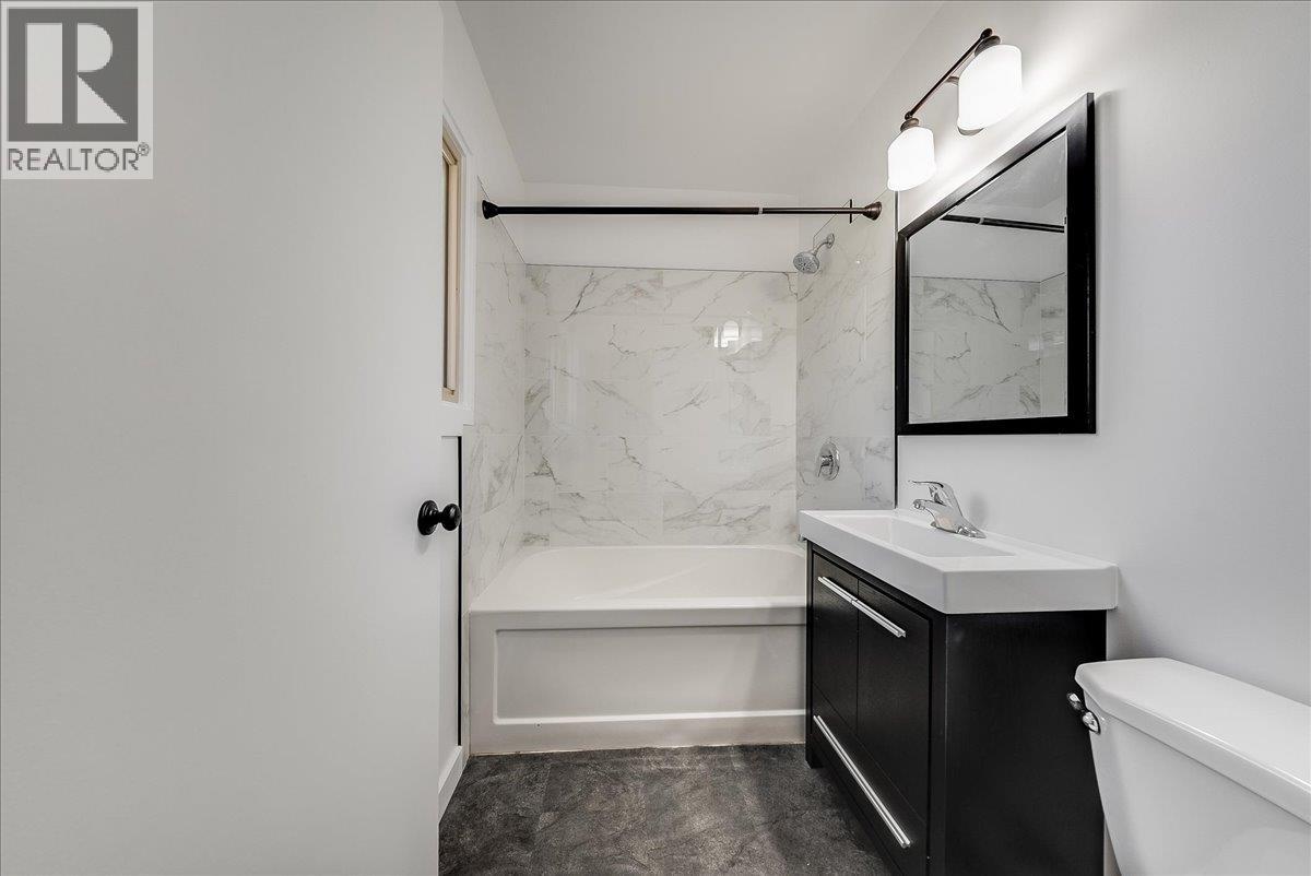 1480 Third Avenue, Trail