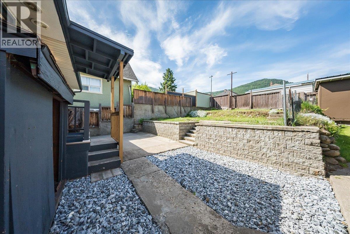 1480 Third Avenue, Trail