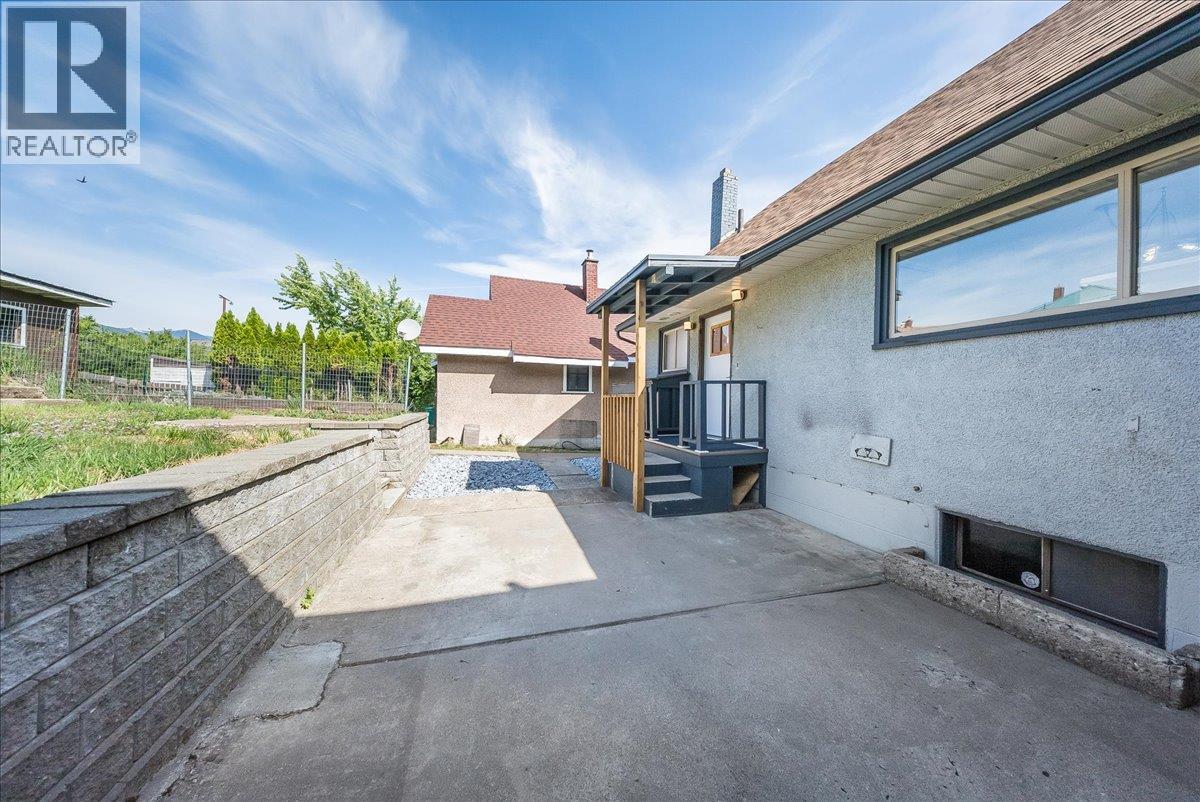 1480 Third Avenue, Trail