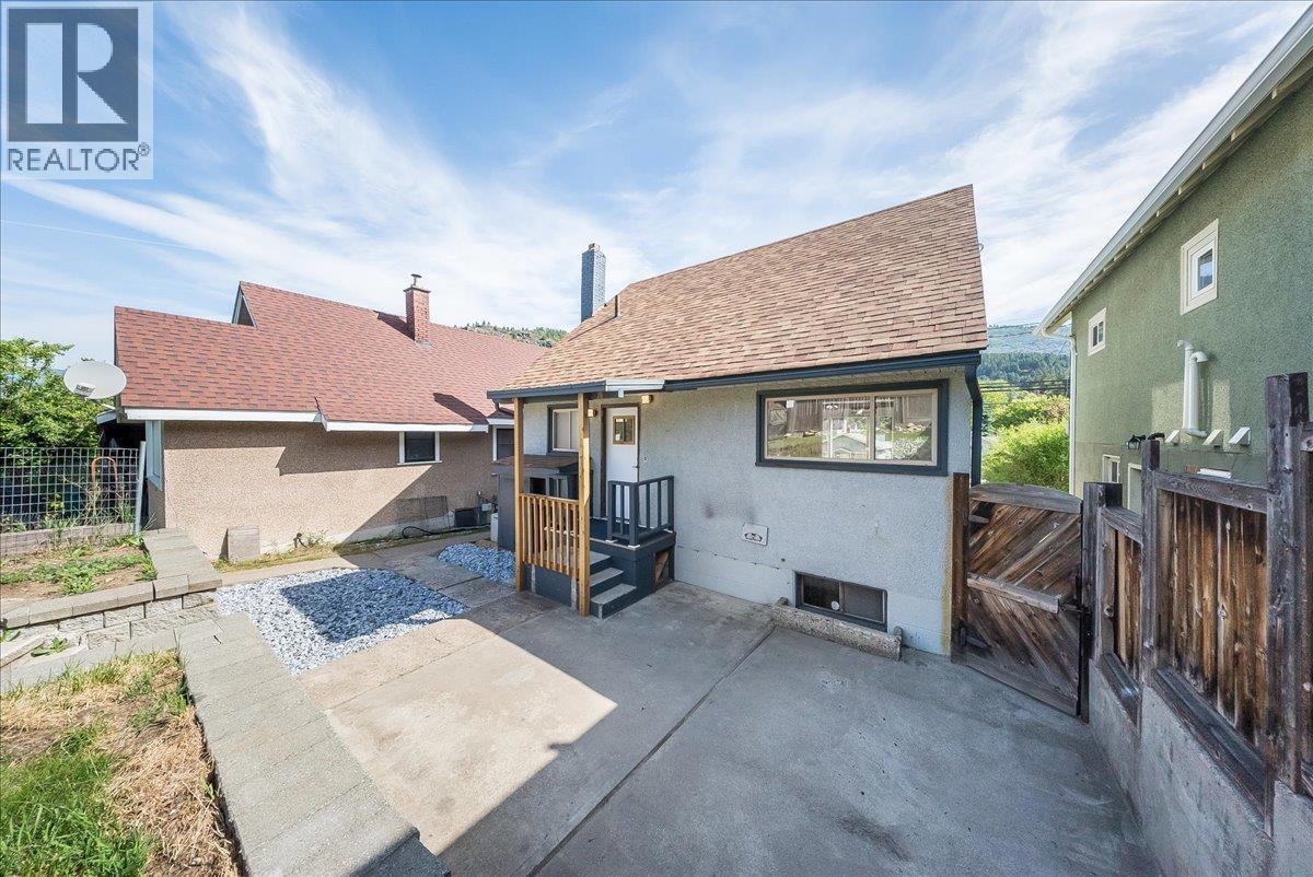 1480 Third Avenue, Trail