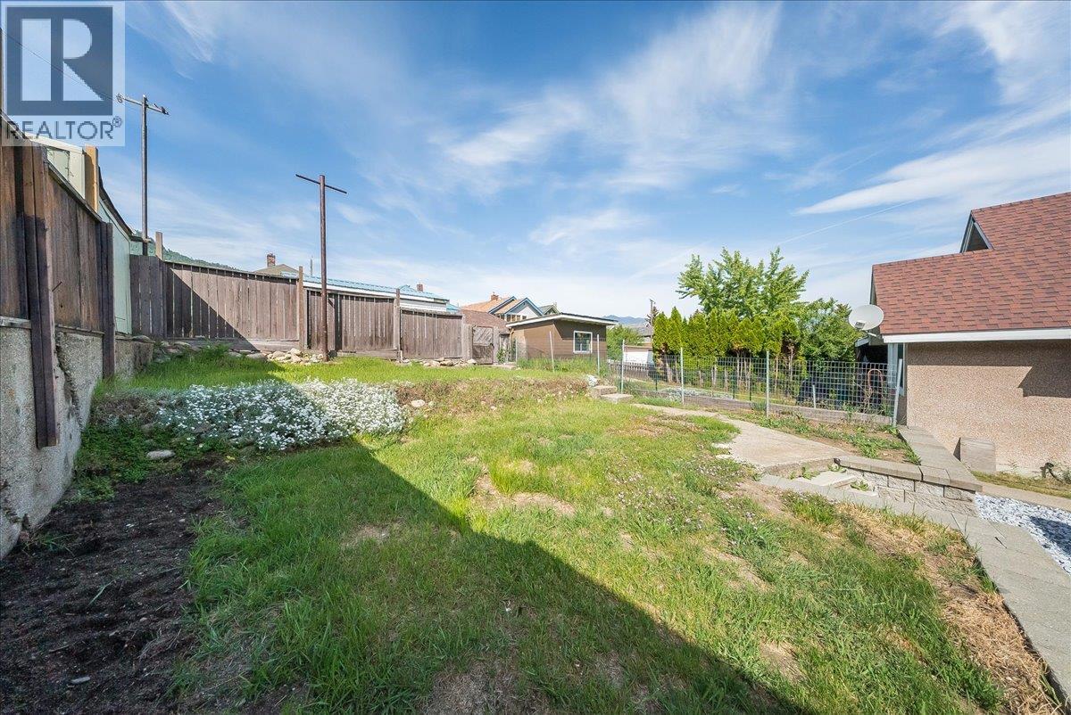 1480 Third Avenue, Trail