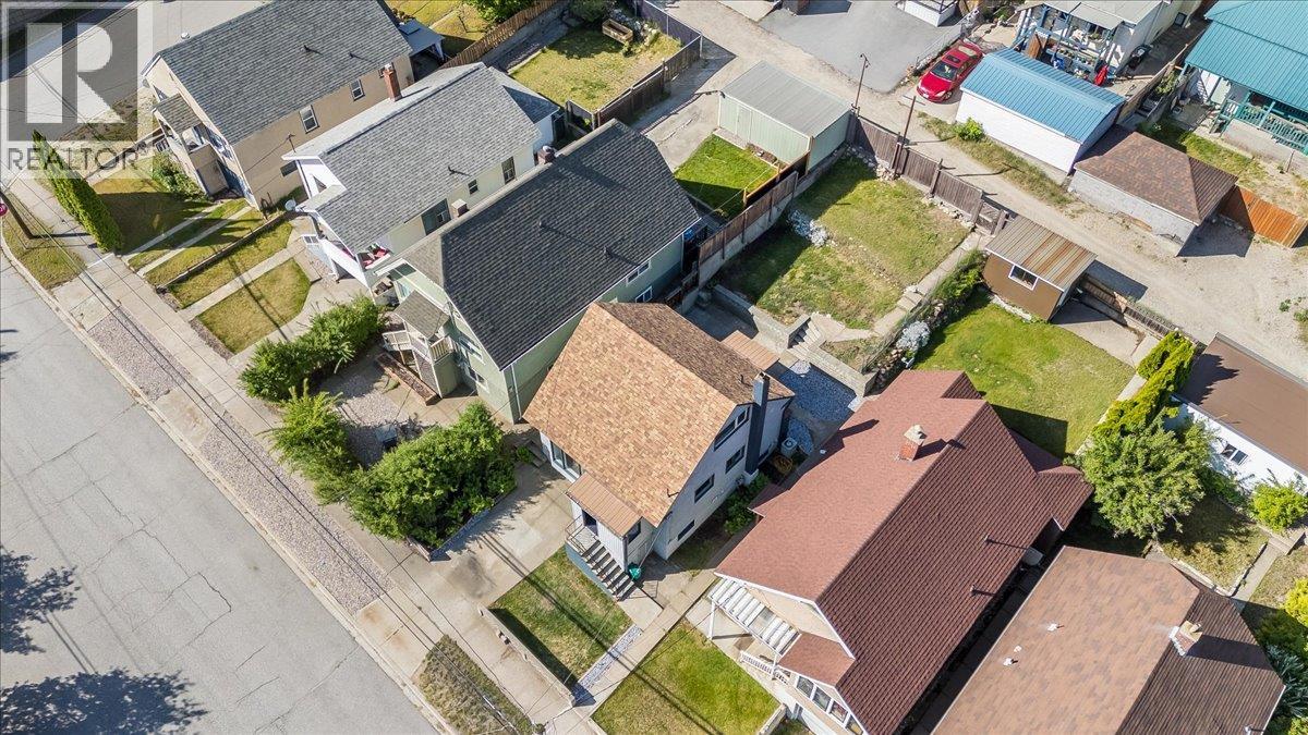 1480 Third Avenue, Trail