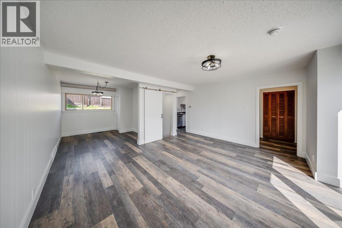 1480 Third Avenue, Trail