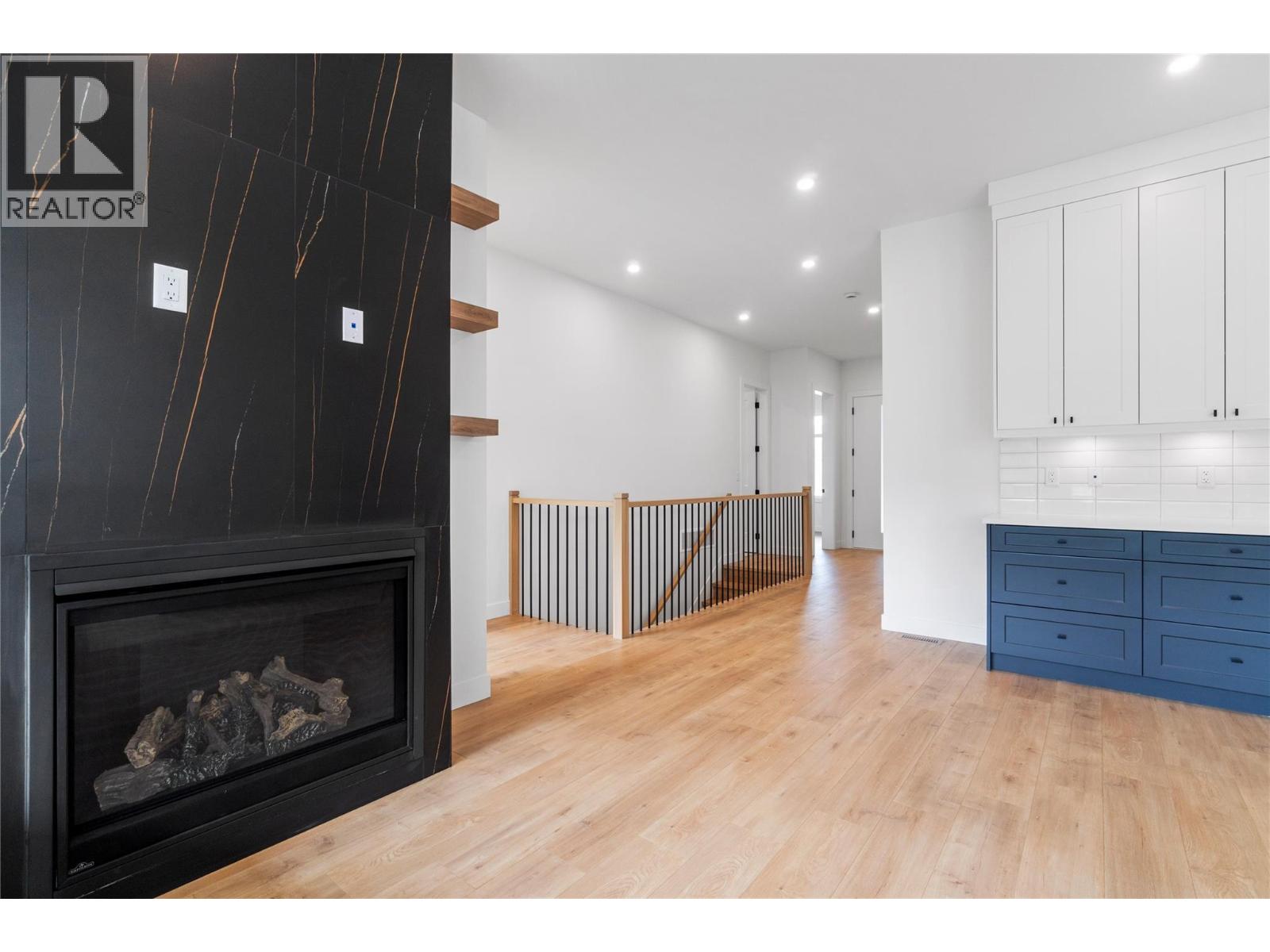 6800 42 Street NE - 16