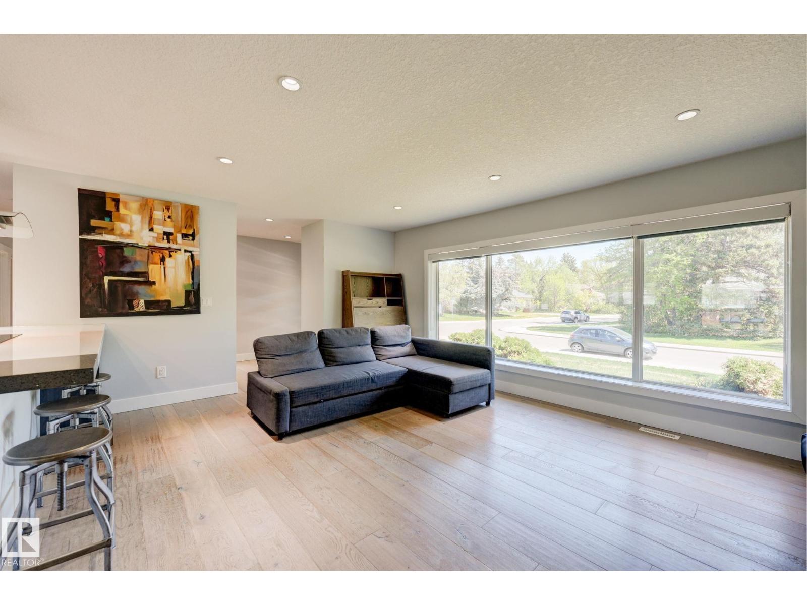 7920 119 ST NW - 10