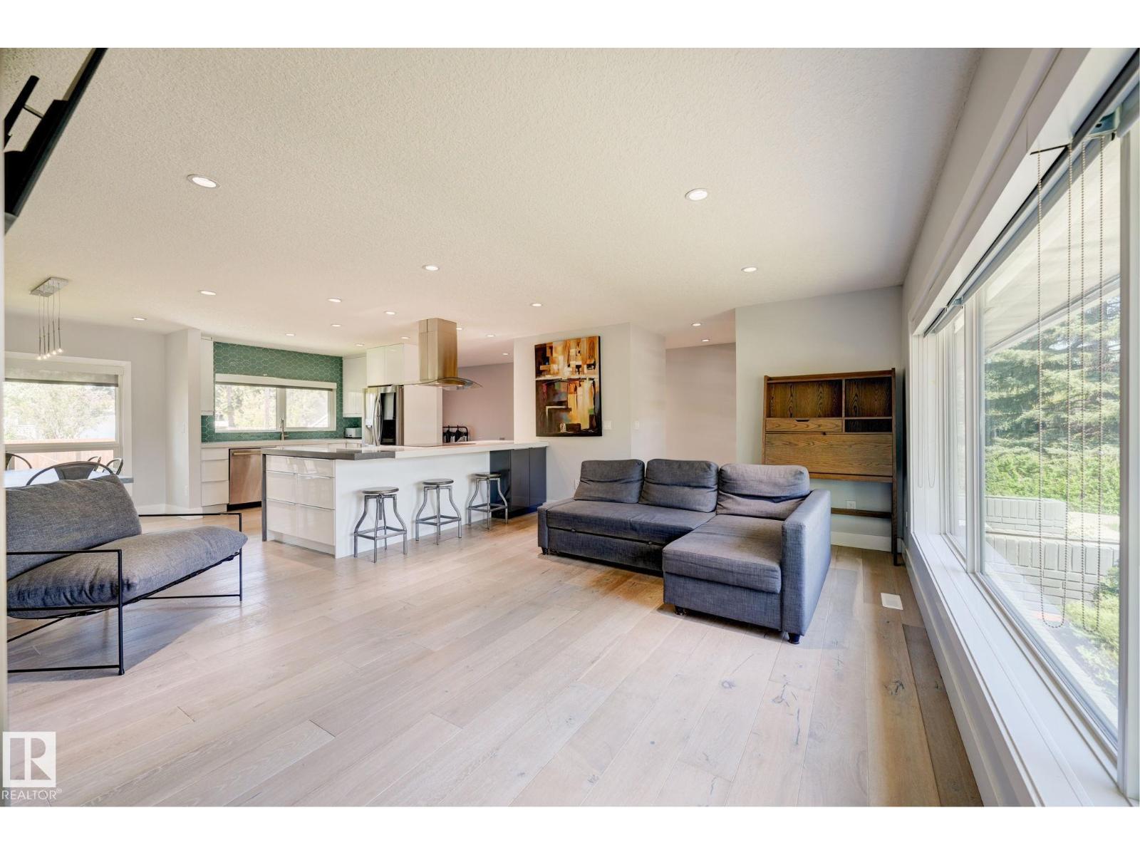 7920 119 ST NW - 11