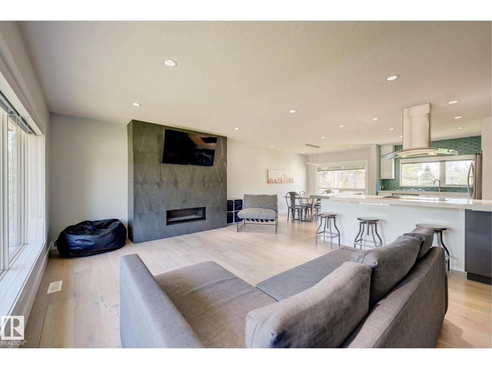 7920 119 ST NW - 12