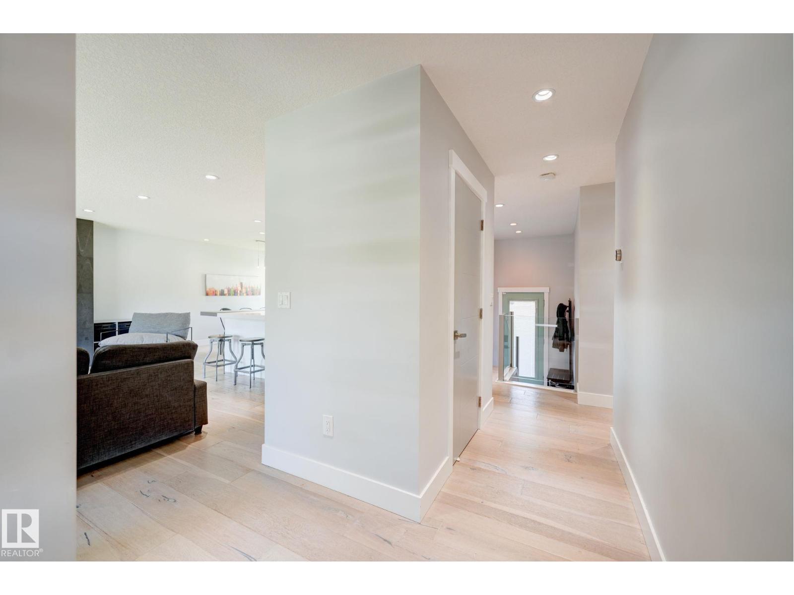 7920 119 ST NW - 28