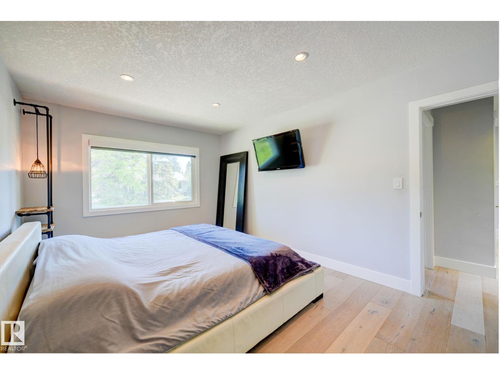 7920 119 ST NW - 37