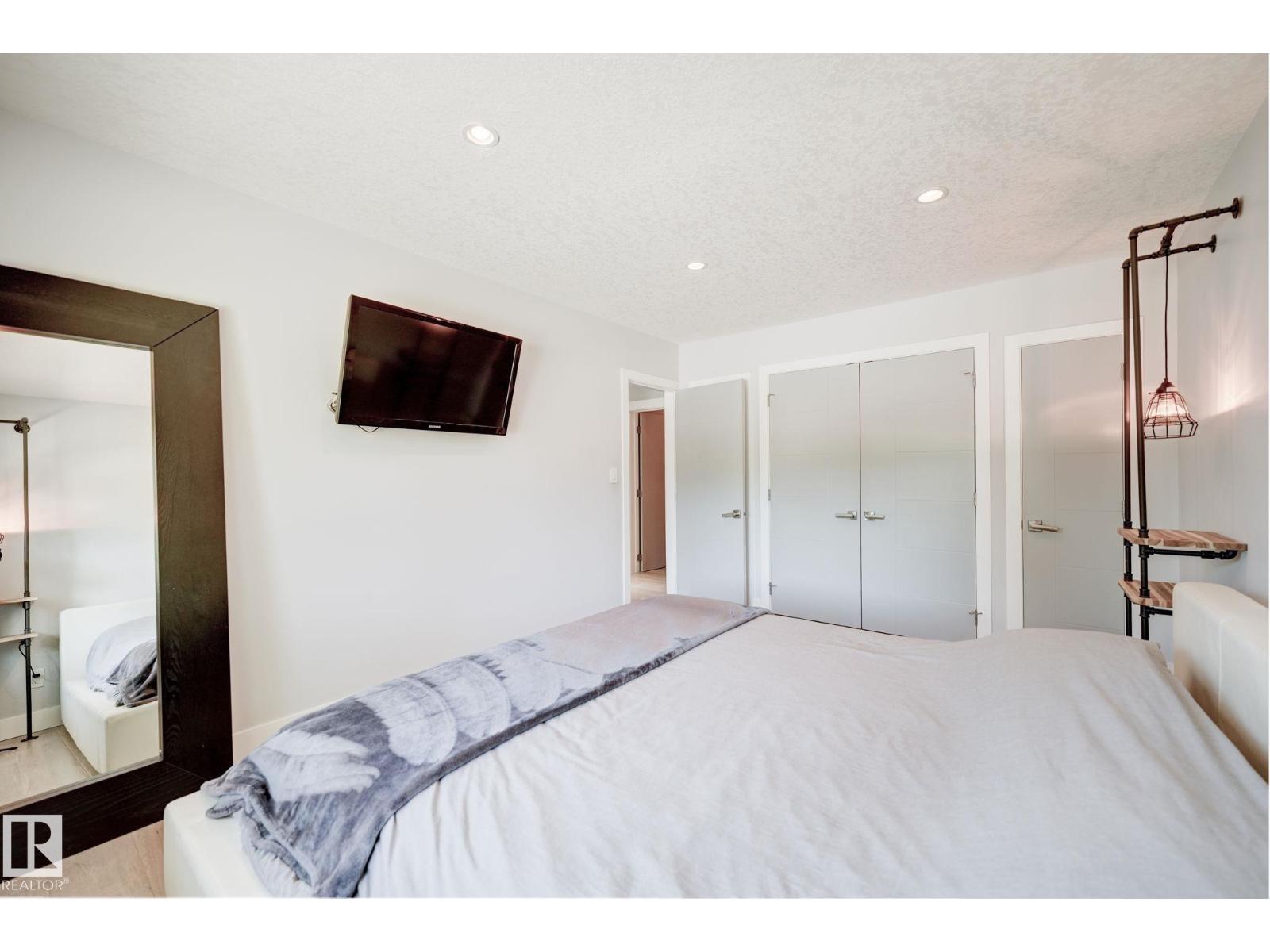 7920 119 ST NW - 38