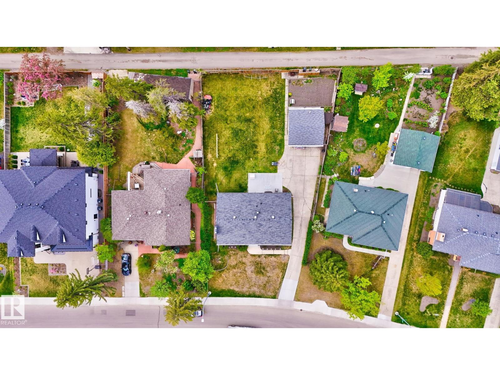 7920 119 ST NW - 4