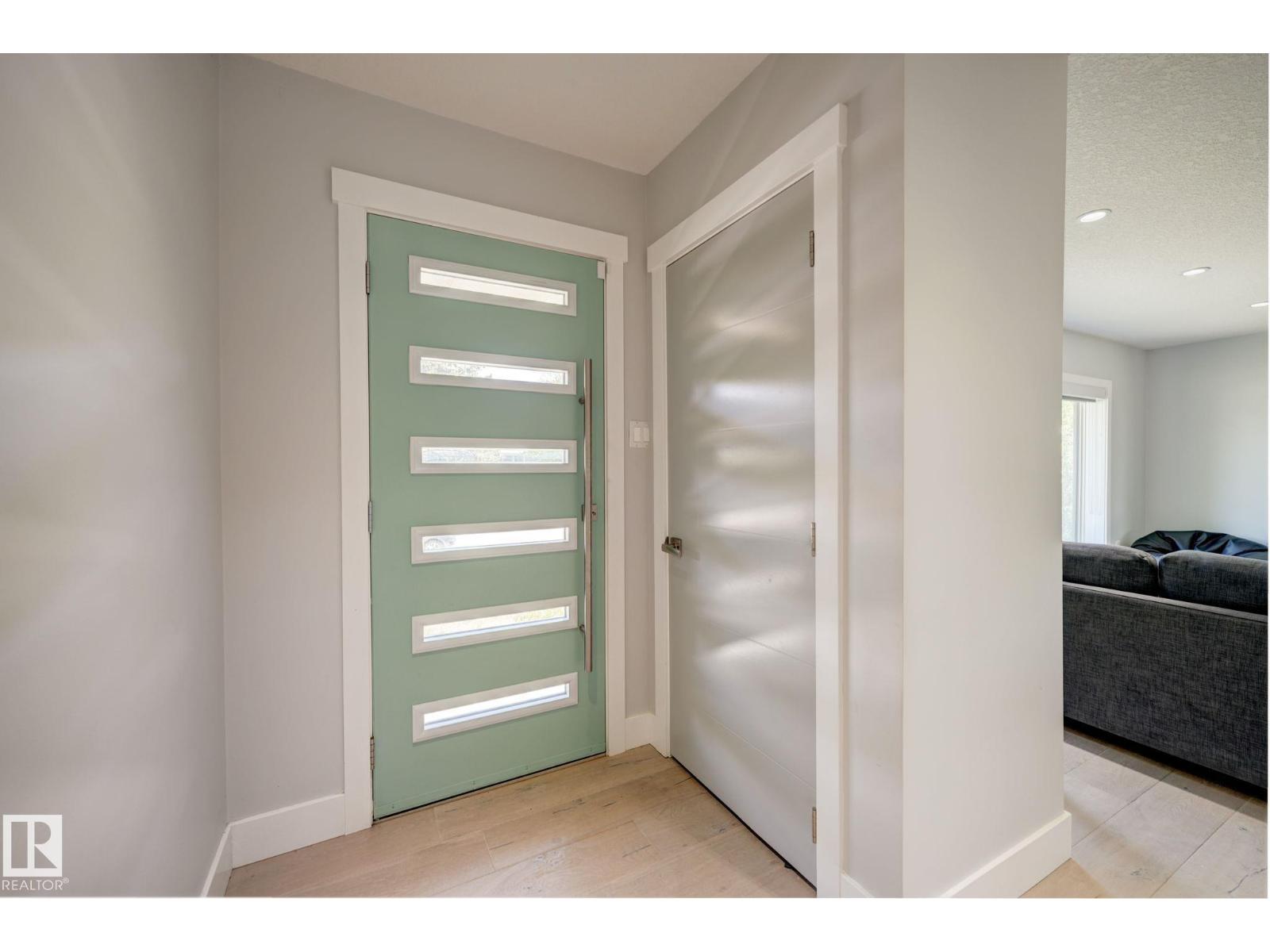 7920 119 ST NW - 8