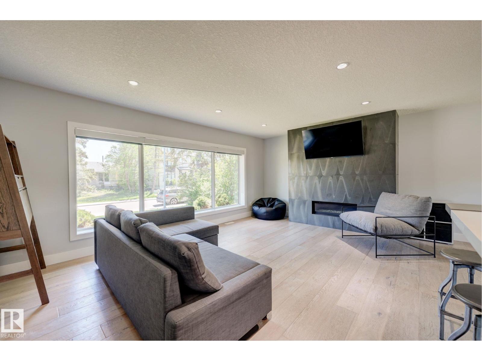 7920 119 ST NW - 9